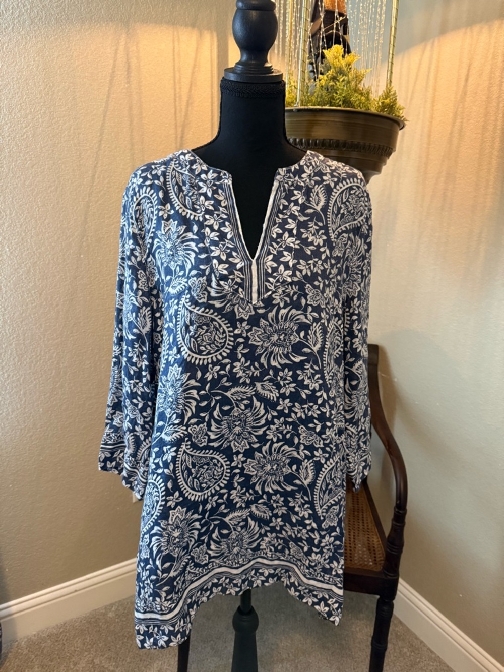 Signed Olsen  Navy & White Floral Tunic Top with 3/4 length sleeves